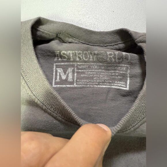 New Travis Scott Astroworld Europe 2019 Tour LS Tee Grey Size M Stop Look Listen - Picture 7 of 12